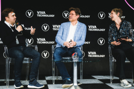 Frédéric Mazzella et Steven Laureys échangeant sur les avancées technologiques.© Jérome Van Belle - WBI © Jérome Van Belle - WBI